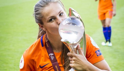 リーケ マルテンスが美人すぎるfwオランダ女子サッカー選手 恋人や家族は 最優秀選手賞獲得 年齢や経歴wikiプロフィールやインスタ写真あり Risumote Com